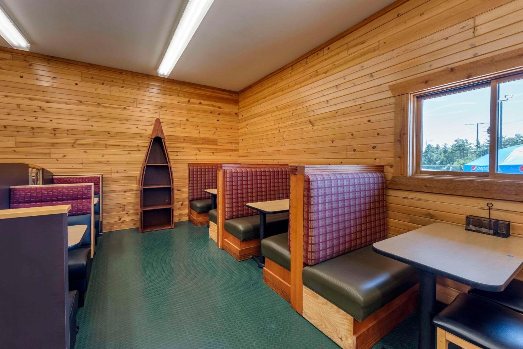 Three Bears Resort Waterpark Near Tomah Ascend Collection Warrens Exterior foto