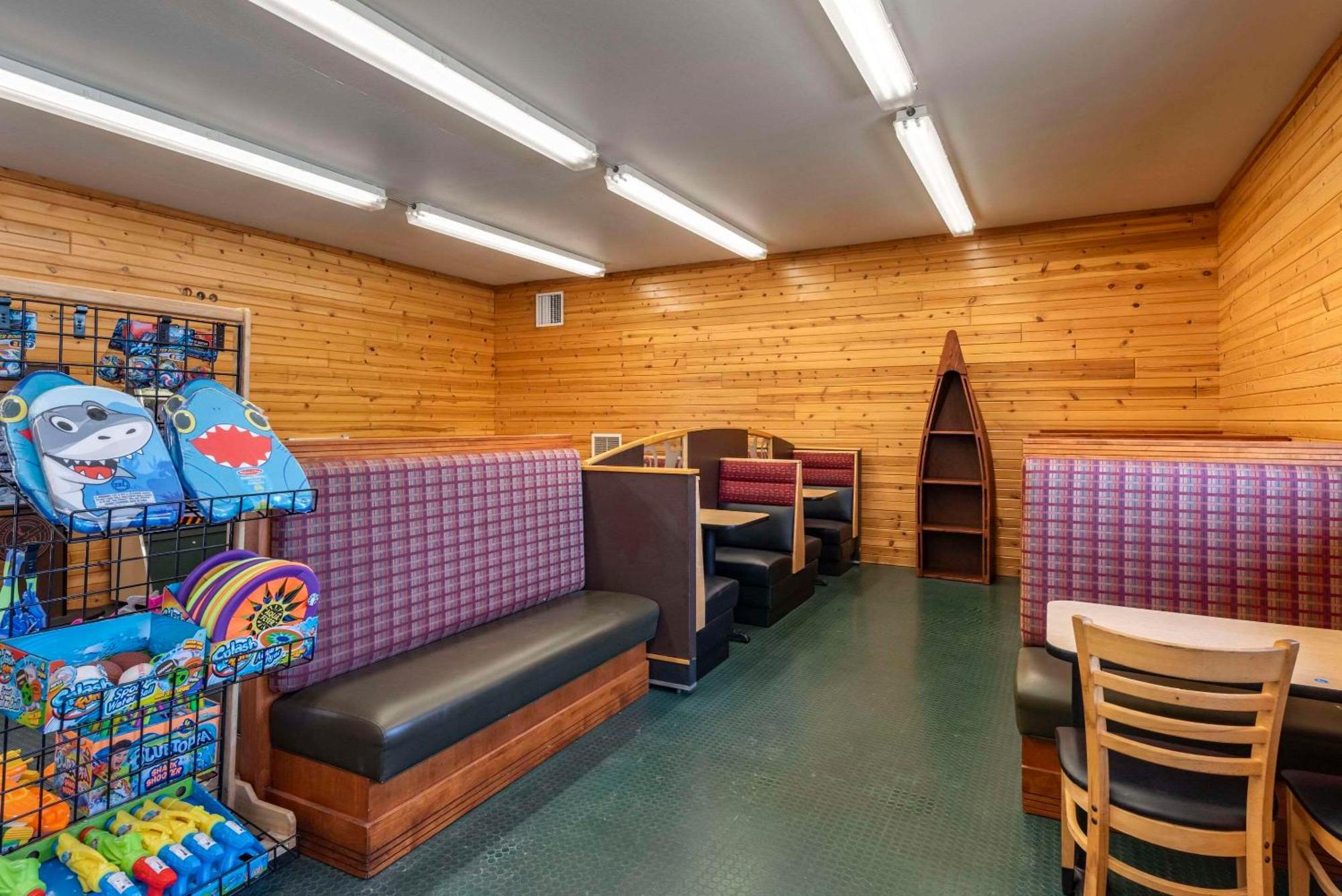 Three Bears Resort Waterpark Near Tomah Ascend Collection Warrens Exterior foto