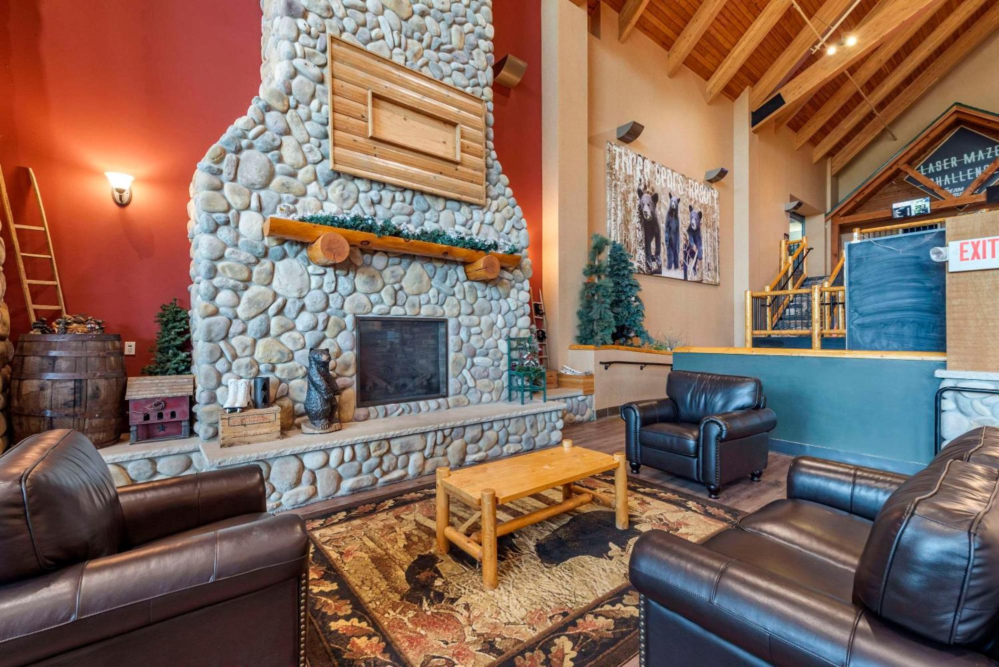 Three Bears Resort Waterpark Near Tomah Ascend Collection Warrens Exterior foto