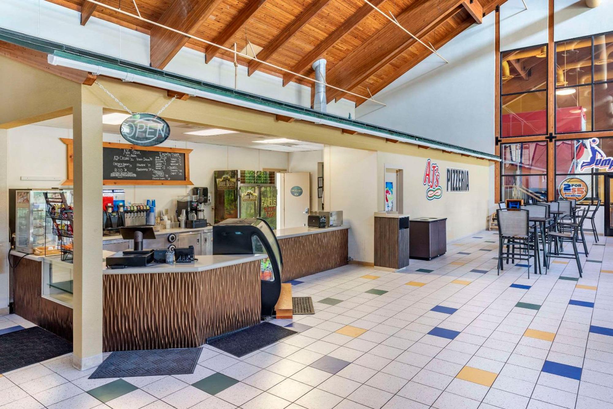 Three Bears Resort Waterpark Near Tomah Ascend Collection Warrens Exterior foto