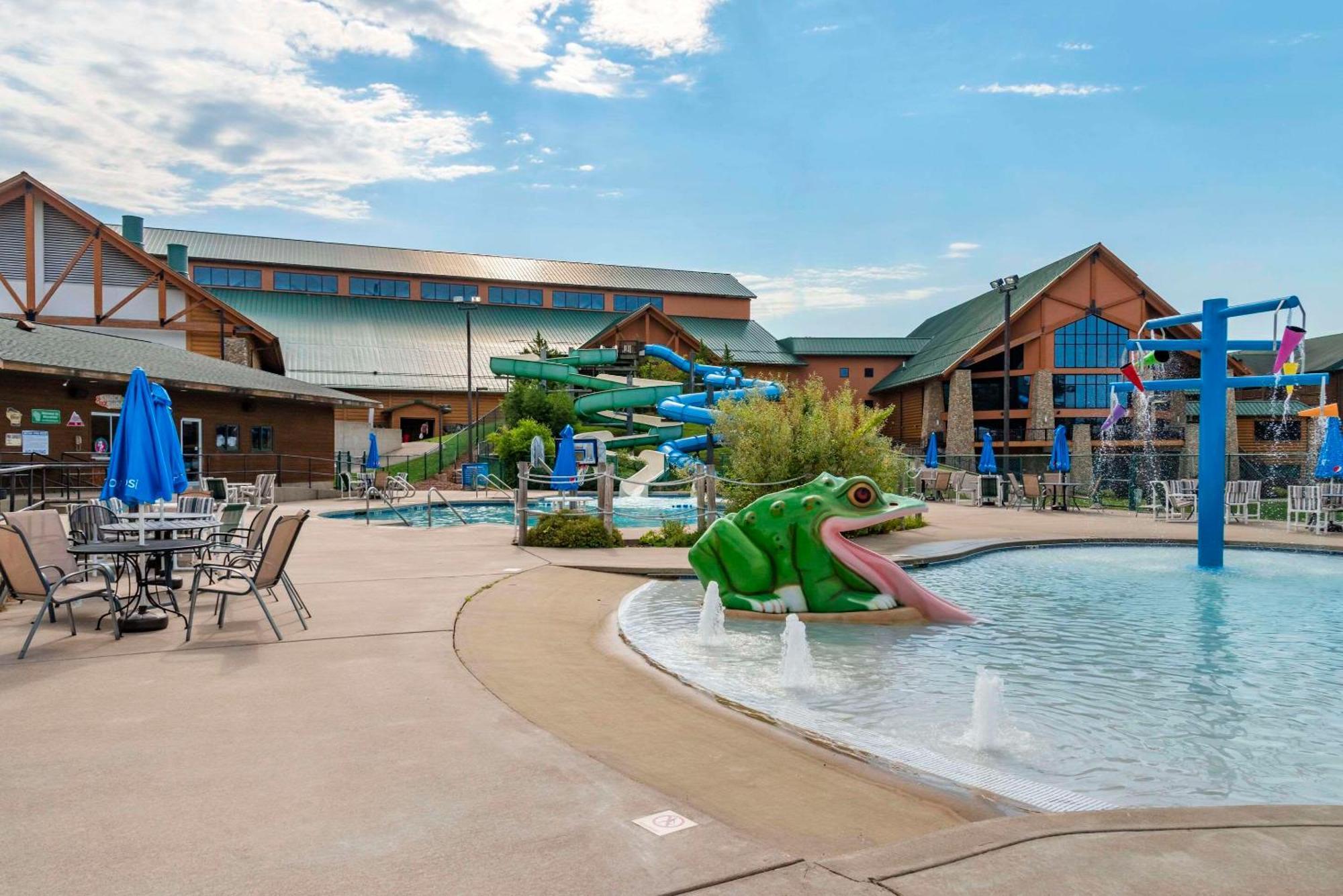 Three Bears Resort Waterpark Near Tomah Ascend Collection Warrens Exterior foto