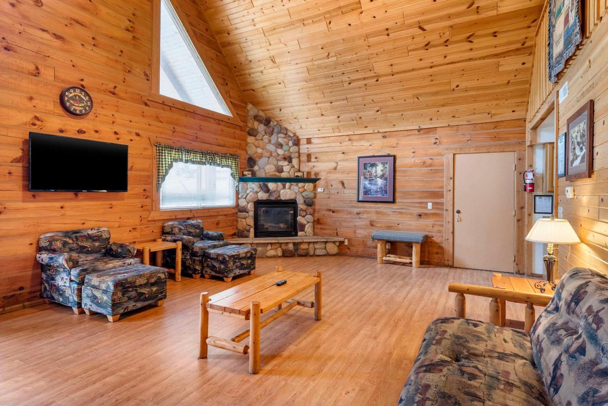 Three Bears Resort Waterpark Near Tomah Ascend Collection Warrens Exterior foto