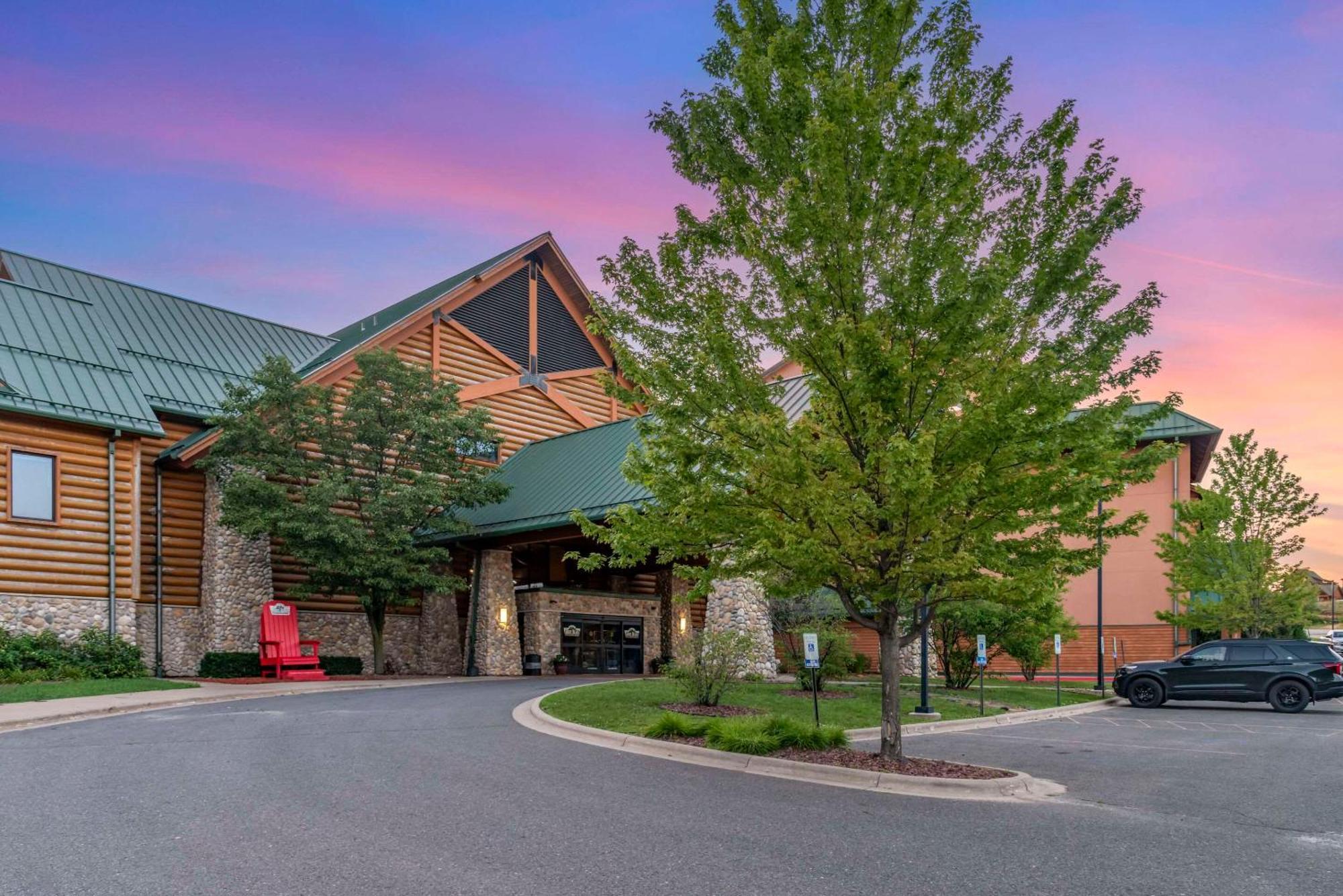 Three Bears Resort Waterpark Near Tomah Ascend Collection Warrens Exterior foto